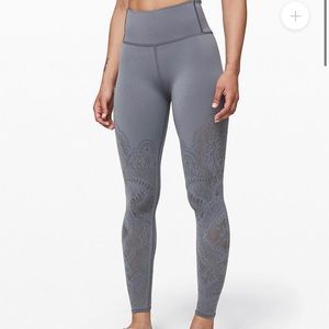 Lululemon Reveal 7/8 legging never worn